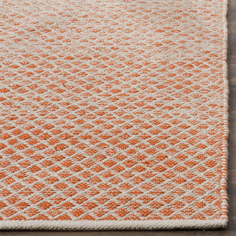 Safavieh Montauk 4'-0" x 6'-0" Rug in Orange / Ivory