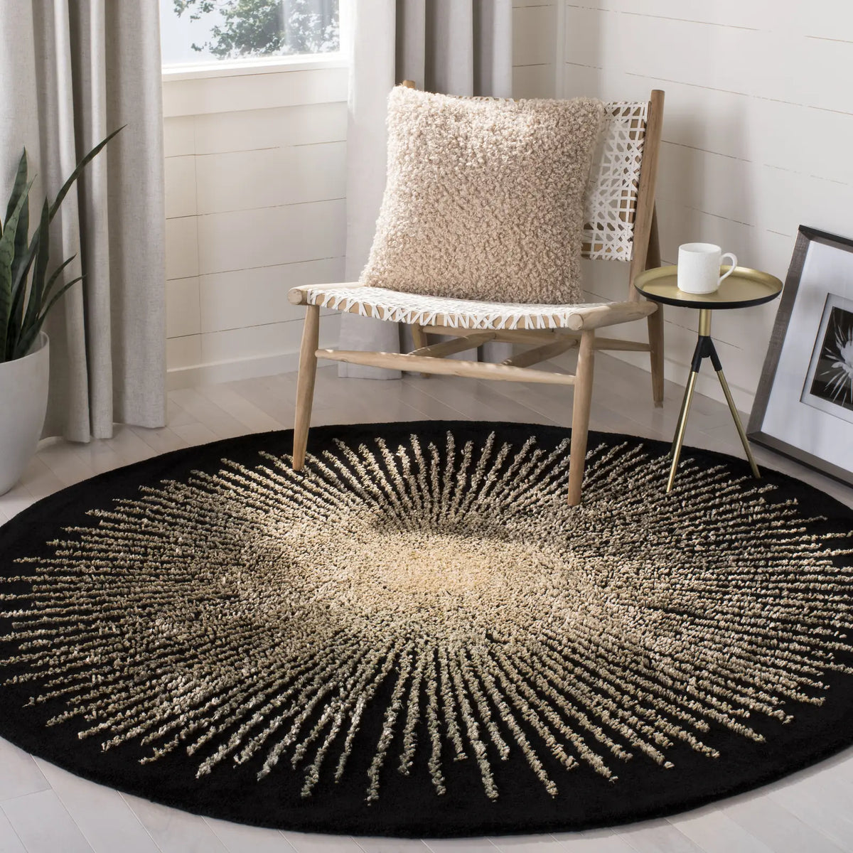 Safavieh Soho 6'-0" x 6'-0" Rug in Black / Beige