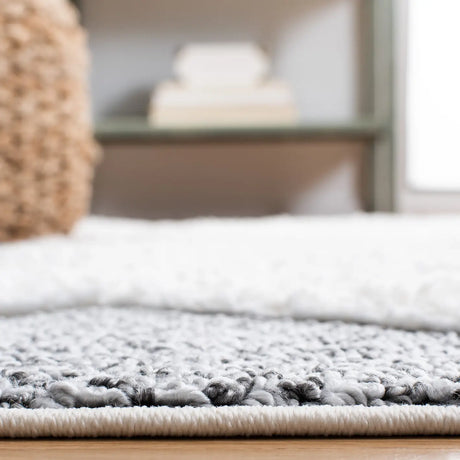 Safavieh Moroccan Tassel Shag 4'-0" x 6'-0" Rug in Ivory / Grey