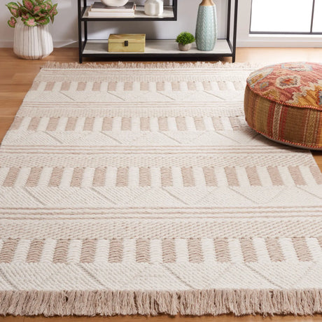 Safavieh Natura 4'-0" x 6'-0" Rug in Ivory / Taupe