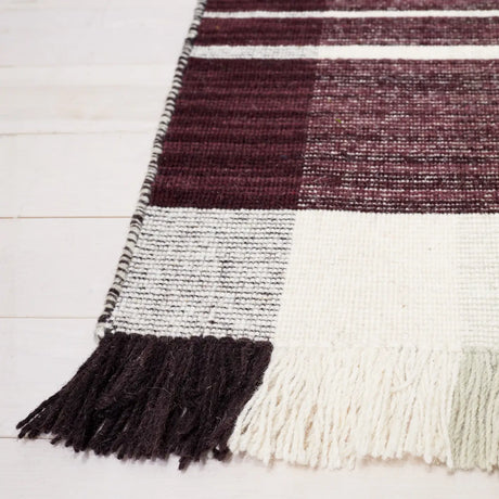 Safavieh Striped Kilim 4'-0" x 6'-0" Rug in Ivory / Grey
