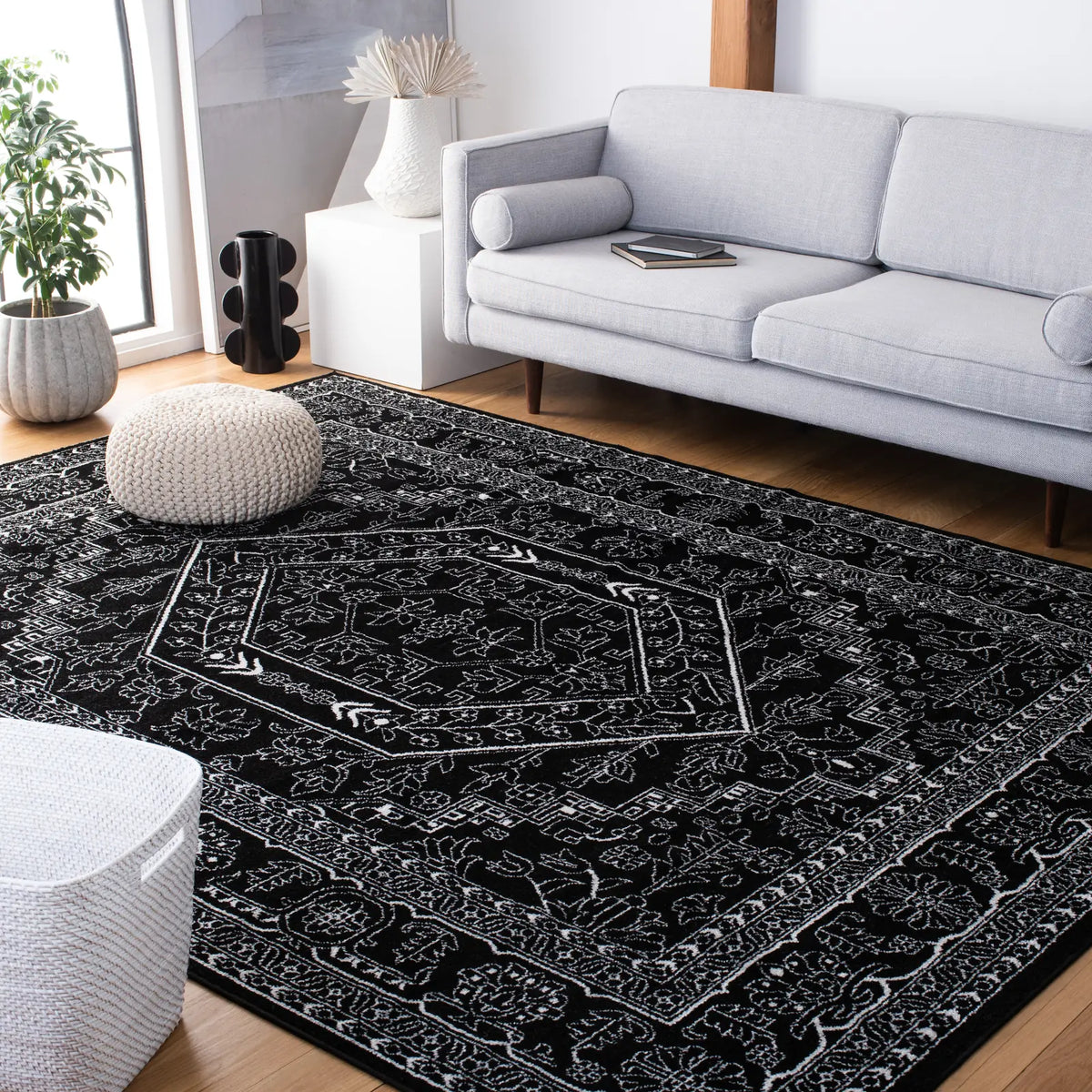 Safavieh Adirondack 10'-0" x 14'-0" Rug in Black / Ivory