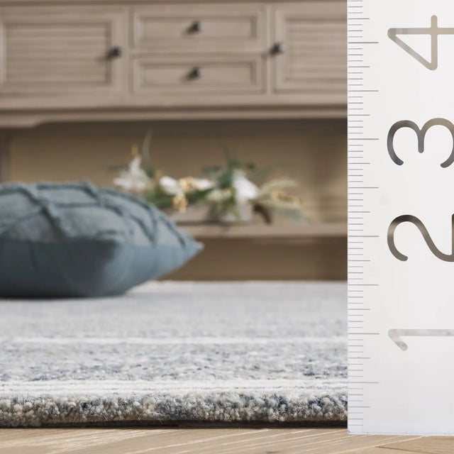 Safavieh Pine 4'-0" x 6'-0" Rug in Blue / Ivory
