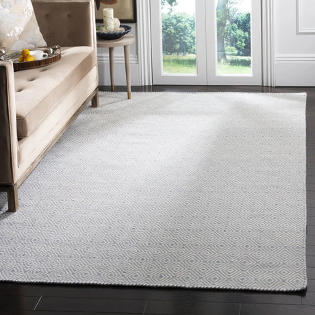 Safavieh Oasis 6'-0" x 9'-0" Rug in Silver / Ivory