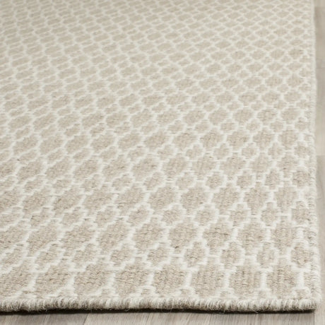 Safavieh Oasis 5'-0" x 8'-0" Rug in Beige / Ivory