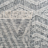 Safavieh Kilim 4'-0" x 6'-0" Rug in Black / Ivory