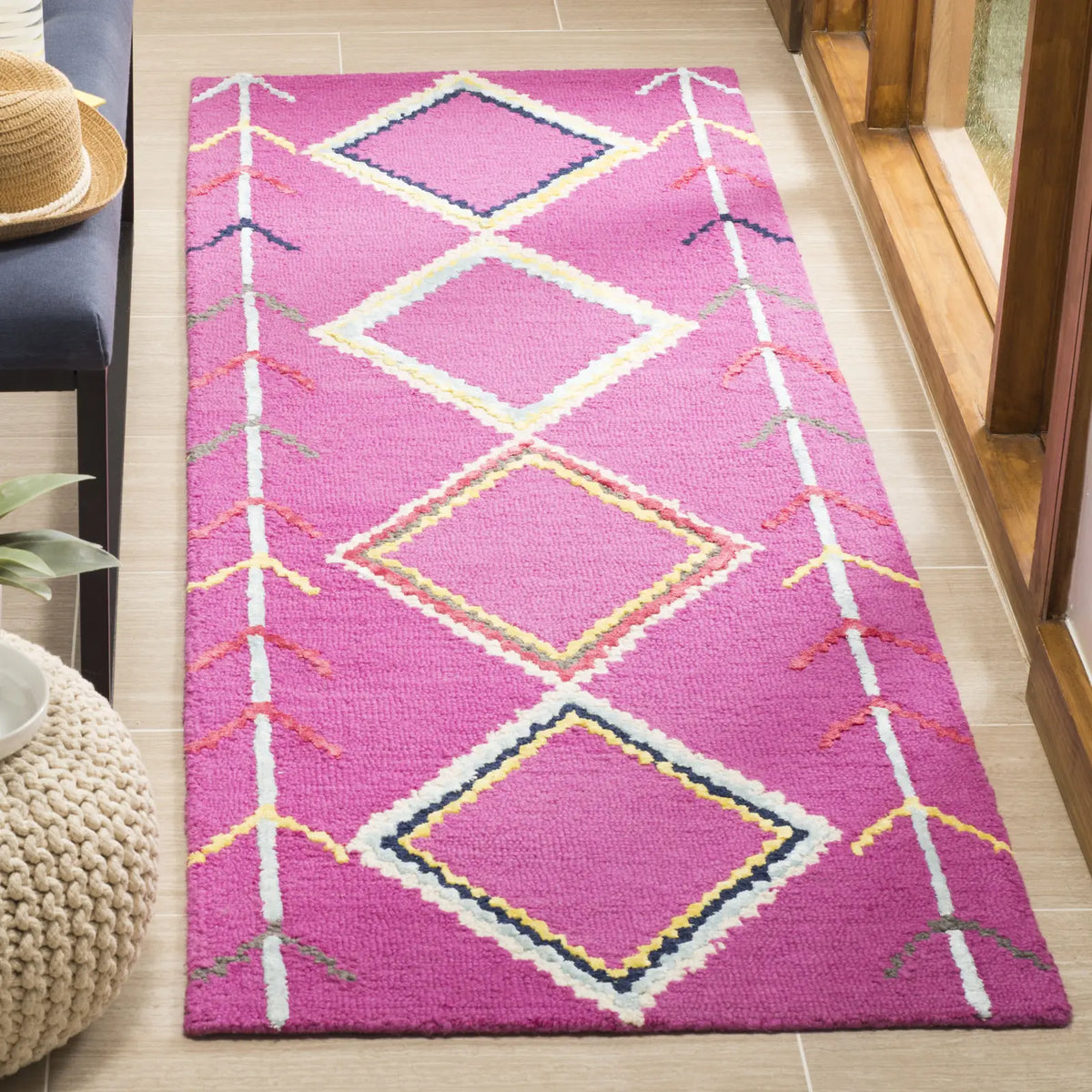 Safavieh Bellagio 2'-3" x 7'-0" Rug in Fuchsia / Multi