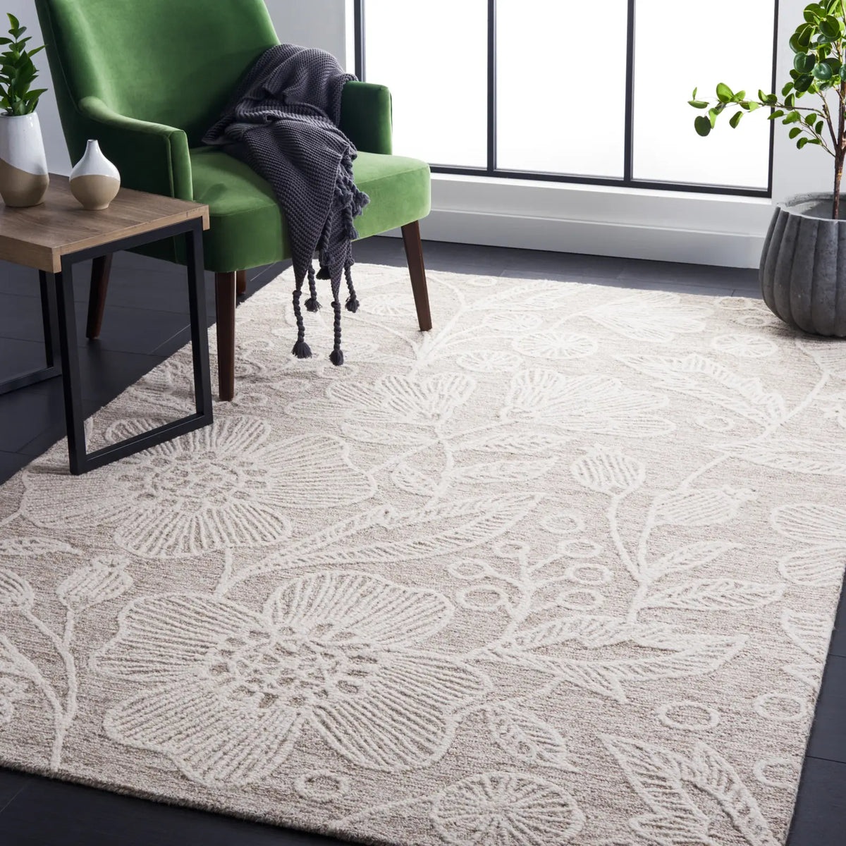 Safavieh Jardin 4'-0" x 6'-0" Rug in Natural / Ivory