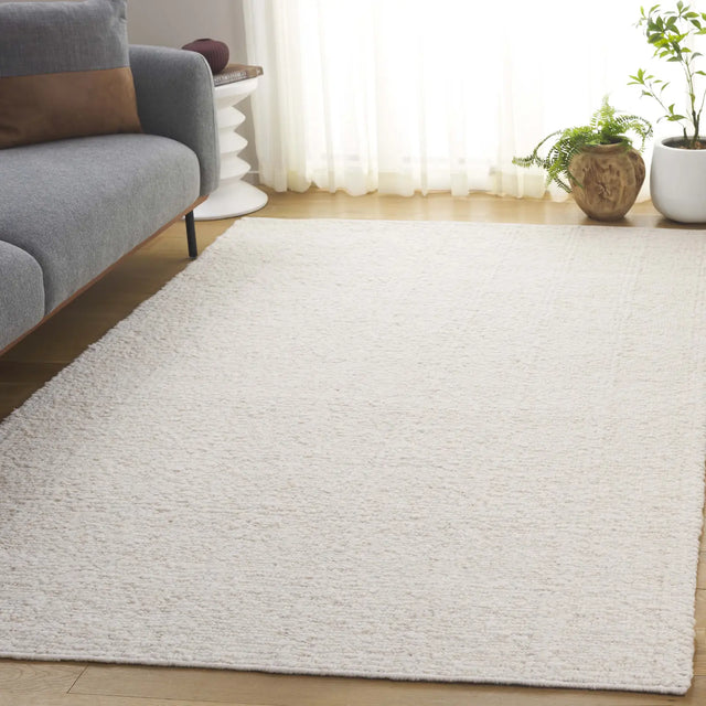Safavieh Manhattan 4'-0" x 6'-0" Rug in Ivory
