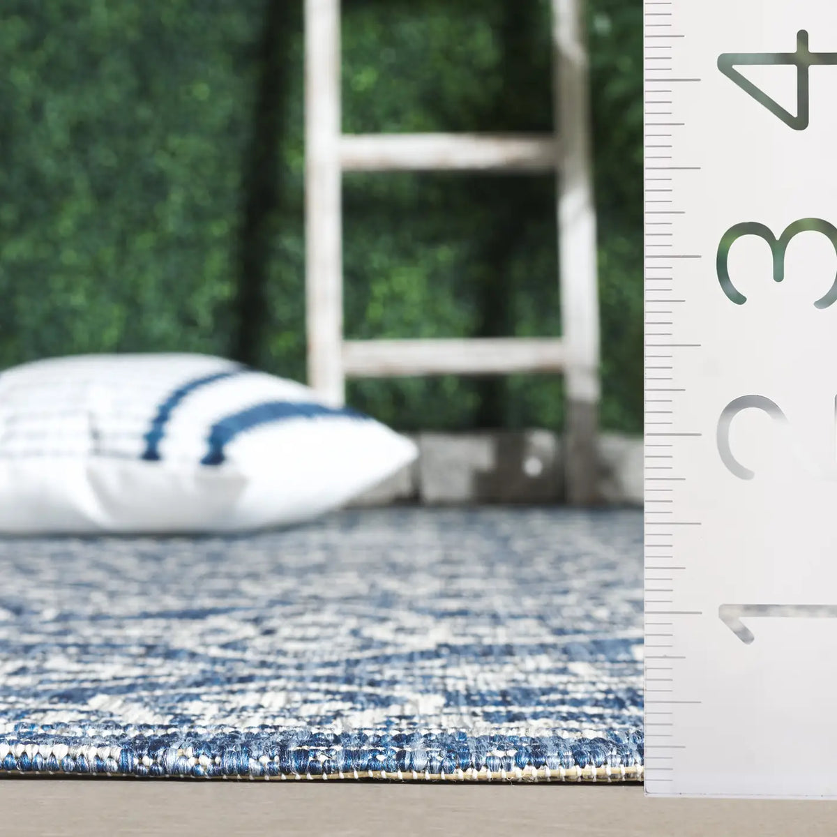 Safavieh Courtyard 5'-3" x 7'-7" Rug in Navy / Grey