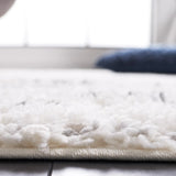 Safavieh Berber Shag 4'-5" x 6'-5" Rug in Ivory / Grey