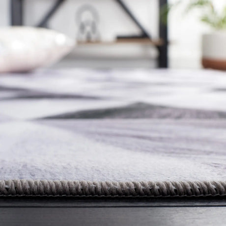 Safavieh Faux Hide 4'-0" x 6'-0" Rug in Light Grey / Dark Grey