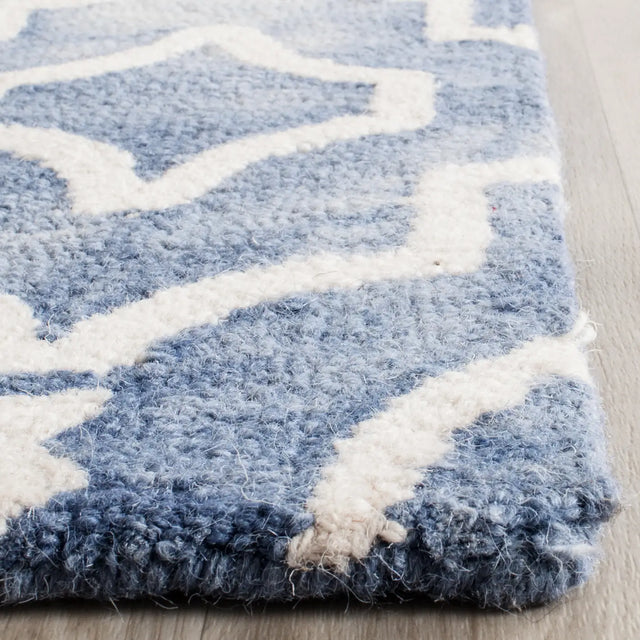 Safavieh Dip Dye 2'-3" x 8'-0" Rug in Blue / Ivory