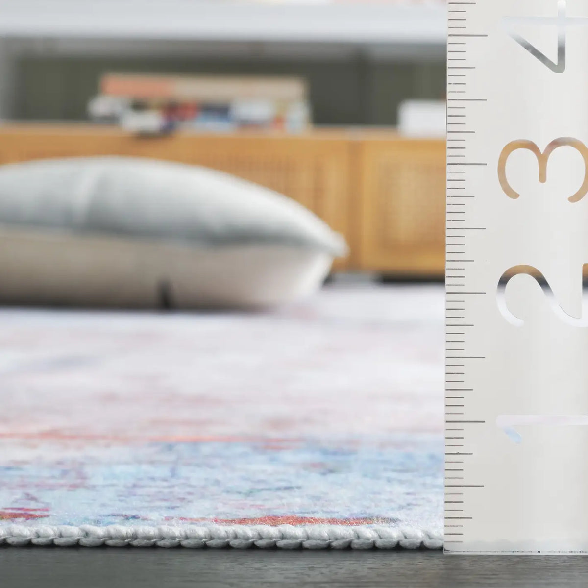 Safavieh Malibu 4'-0" x 6'-0" Rug in Ivory / Rust