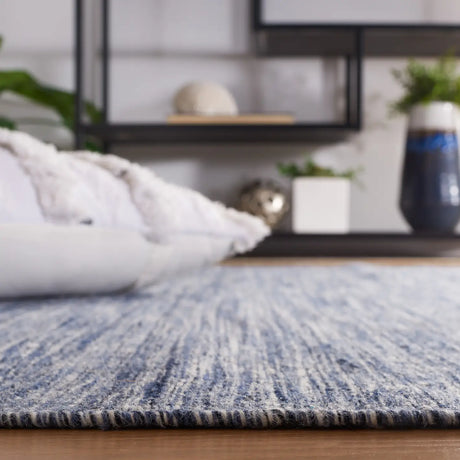 Safavieh Dhurries 4'-0" x 6'-0" Rug in Navy / Beige