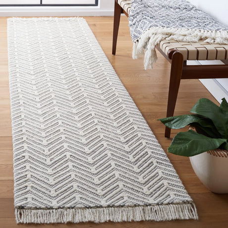 Safavieh Natura 2'-3" x 9'-0" Rug in Ivory / Grey