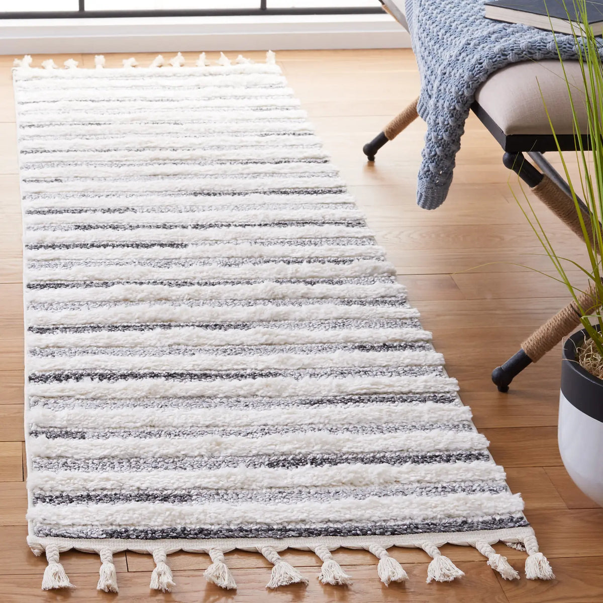 Safavieh Moroccan Tassel Shag 2'-3" x 8'-0" Rug in Ivory / Grey