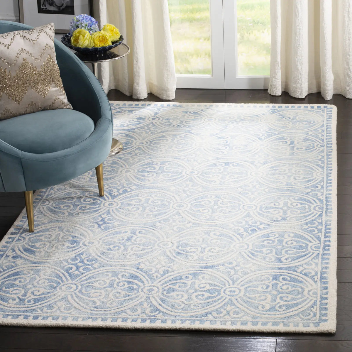 Safavieh Dip Dye 4'-0" x 6'-0" Rug in Blue / Ivory