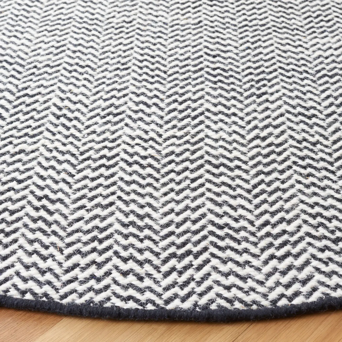 Safavieh Vermont 6'-0" x 6'-0" Rug in Black / Ivory
