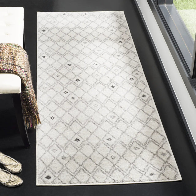 Safavieh Adirondack 2'-6" x 8'-0" Rug in Ivory / Grey