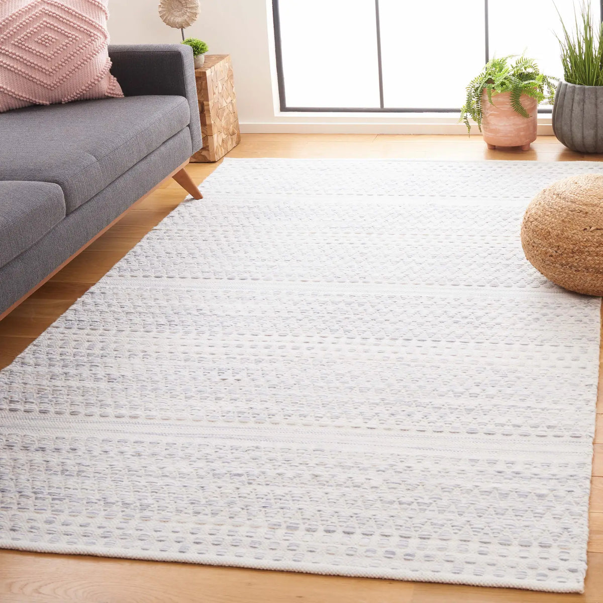 Safavieh Kilim 4'-0" x 6'-0" Rug in Ivory / Grey