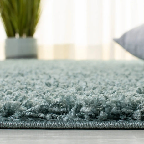Safavieh Sga-Athens Shag 5'-1" x 7'-6" Rug in Seafoam