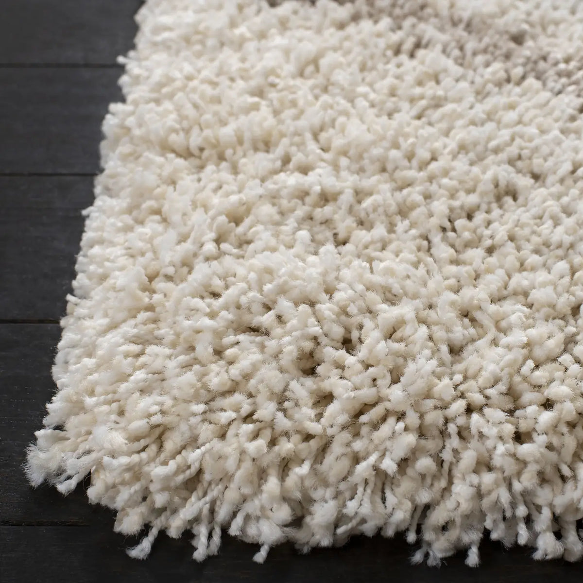 Safavieh Hudson Shag 4'-0" x 6'-0" Rug in Ivory / Beige
