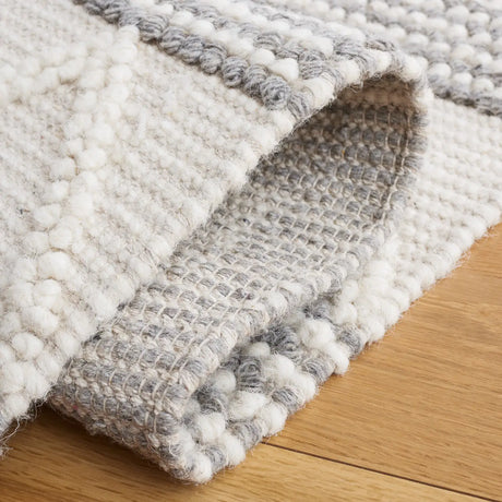 Safavieh Natura 4'-0" x 6'-0" Rug in Ivory / Grey