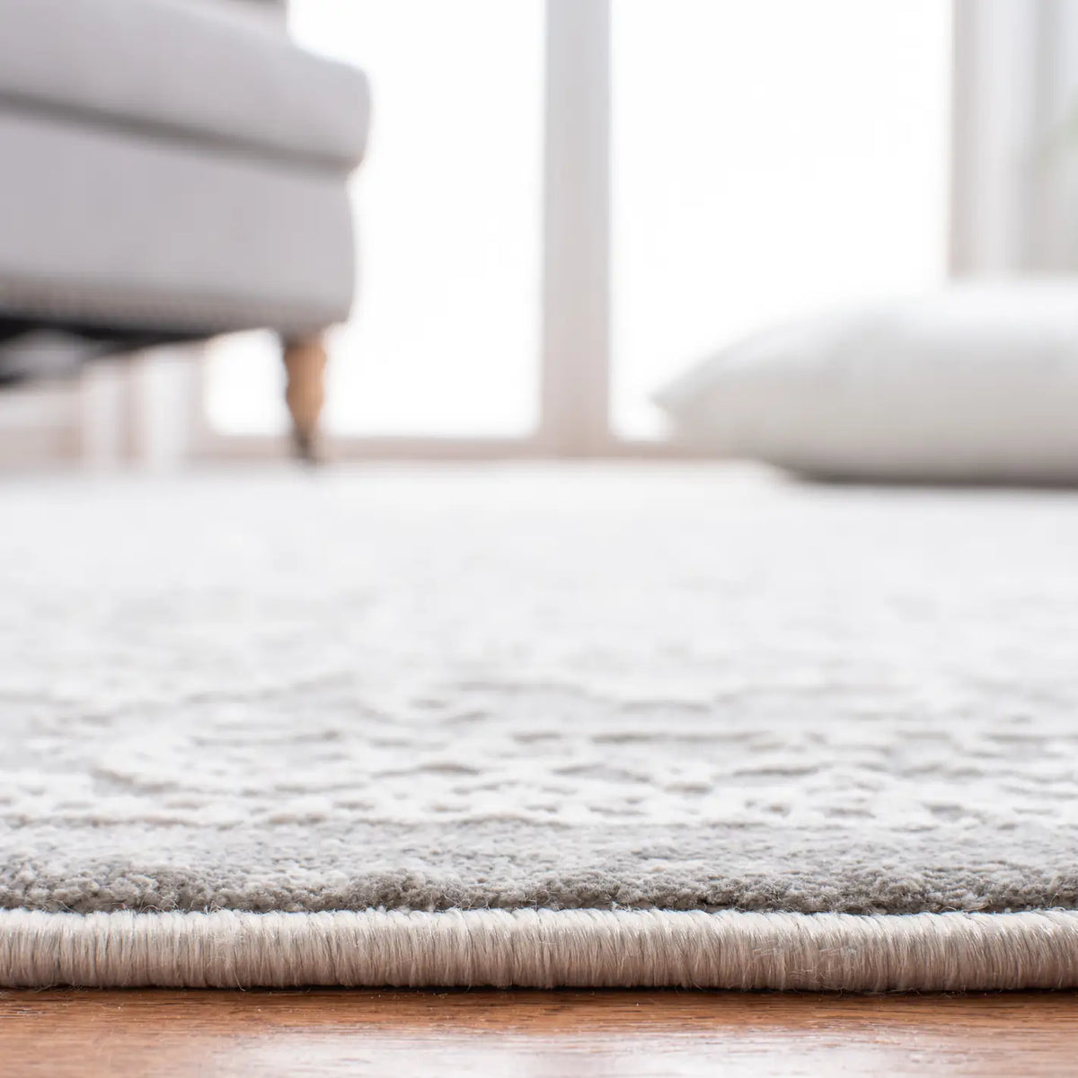 Safavieh Princeton 5'-3" x 7'-6" Rug in Grey / Beige