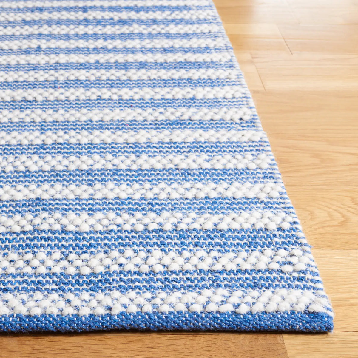 Safavieh Natura 4'-0" x 6'-0" Rug in Ivory / Blue