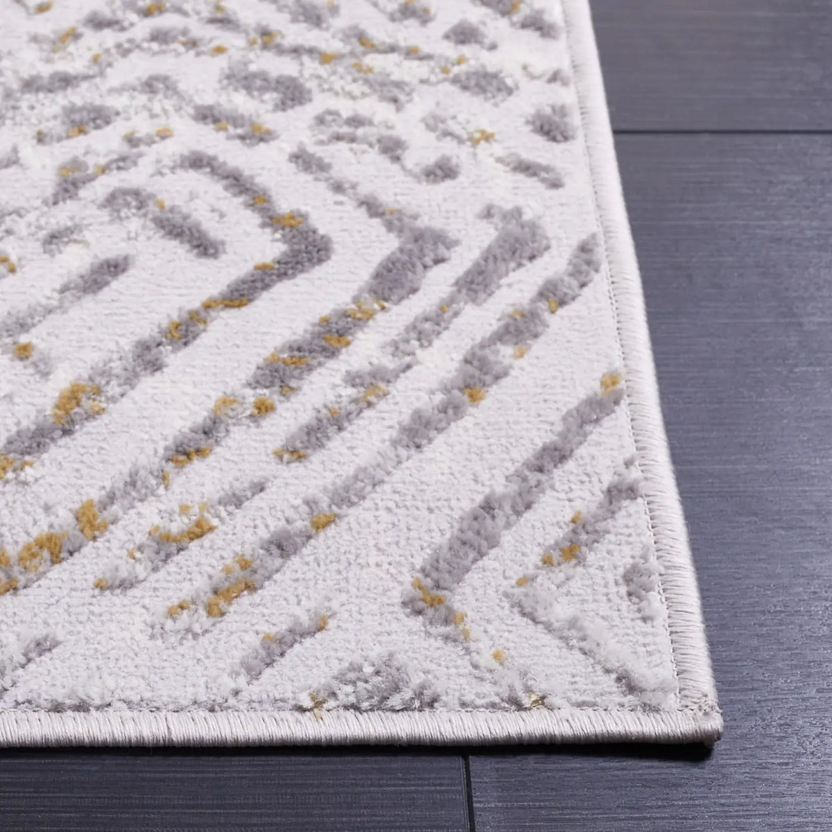 Safavieh Palma 4'-0" x 6'-0" Rug in Beige / Light Grey
