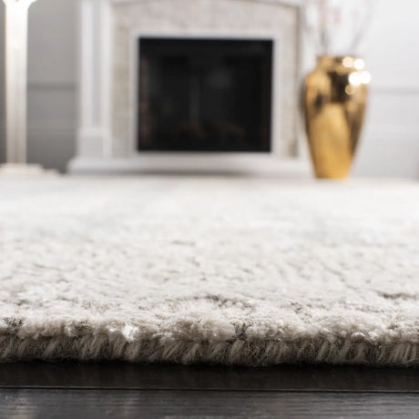 Safavieh Glamour 4'-0" x 6'-0" Rug in Grey / Ivory