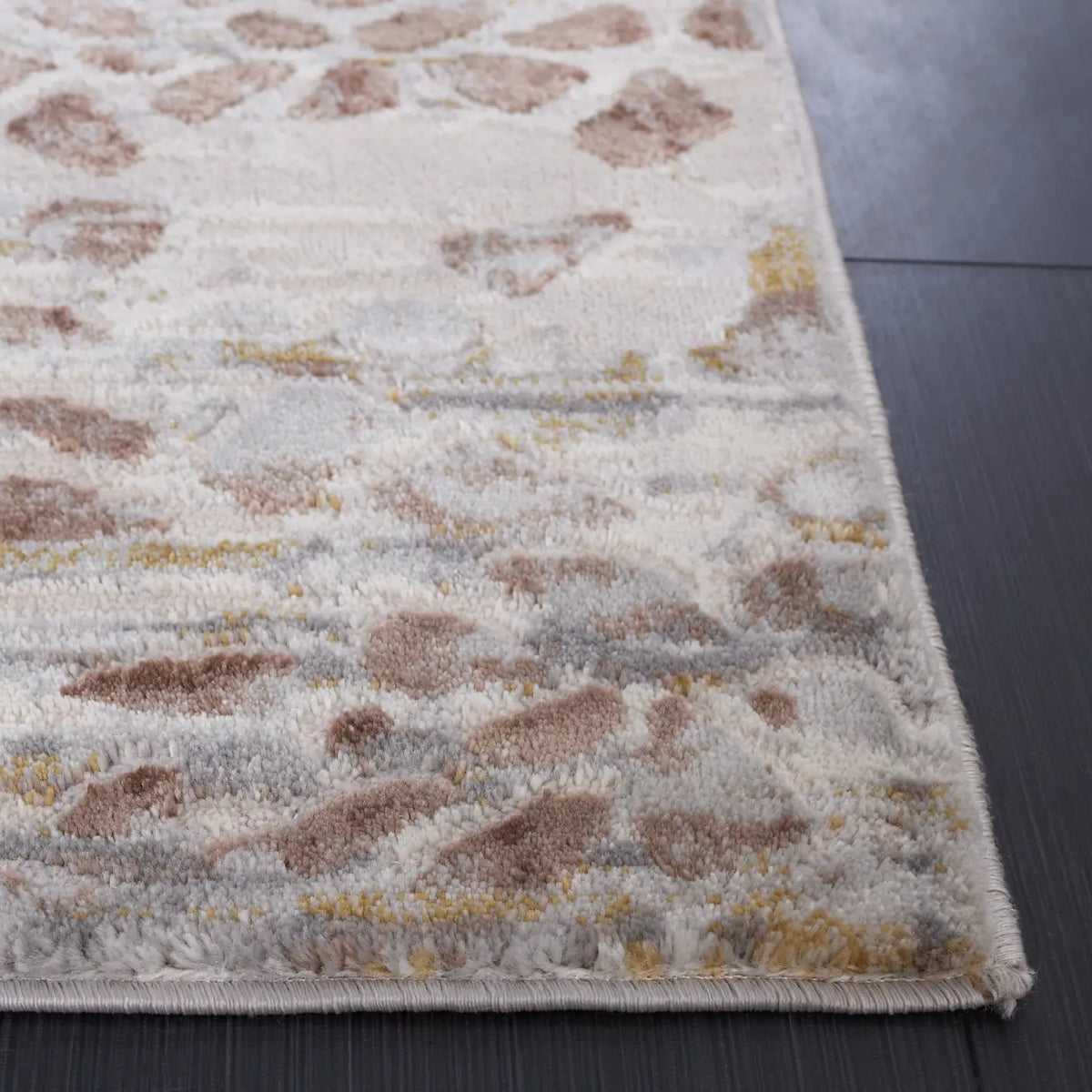 Safavieh Palma 4'-0" x 6'-0" Rug in Beige / Brown