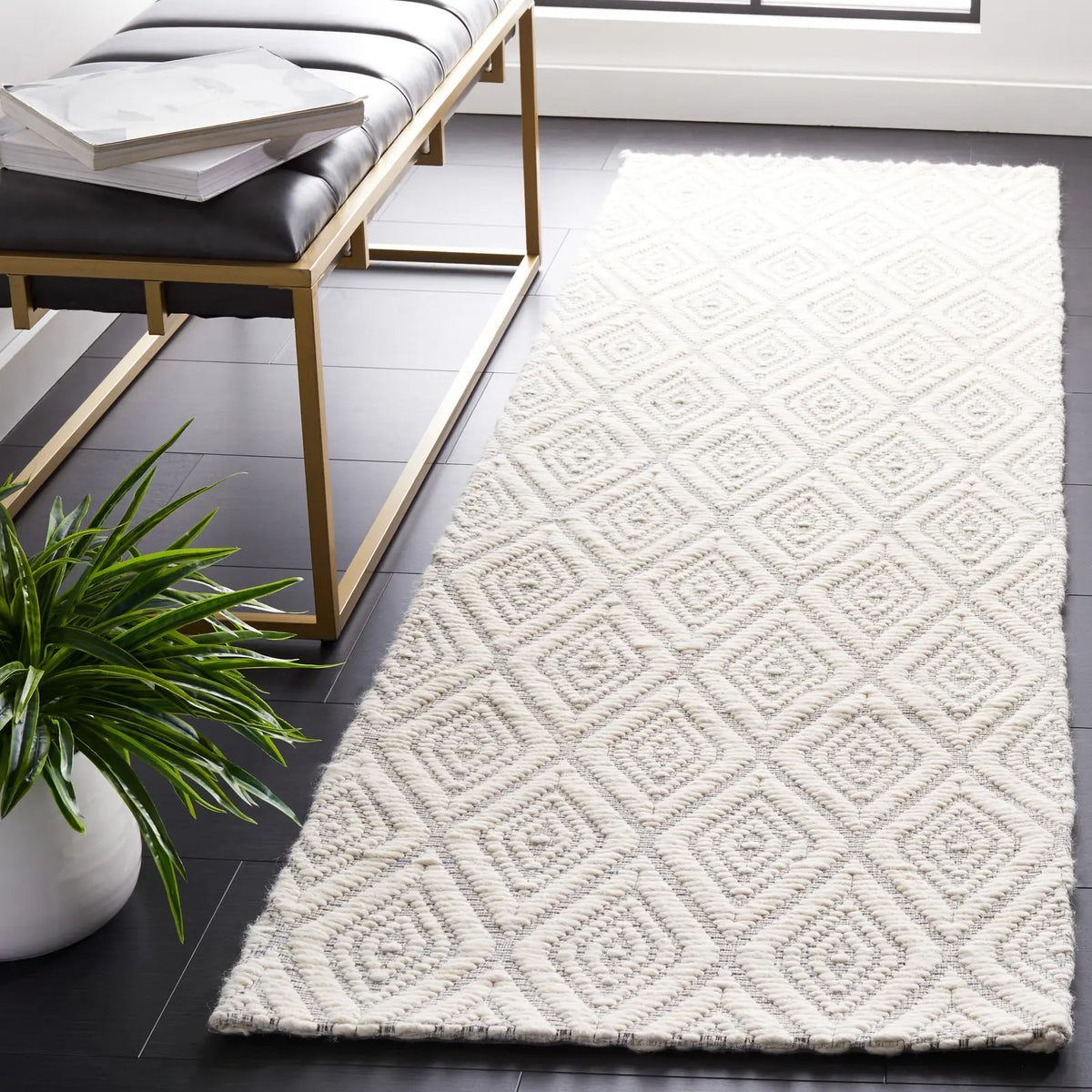 Safavieh Marbella 2'-3" x 8'-0" Rug in Light Blue / Ivory