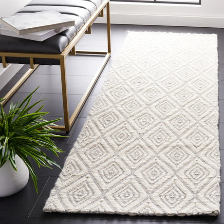 Safavieh Marbella 2'-3" x 8'-0" Rug in Light Blue / Ivory