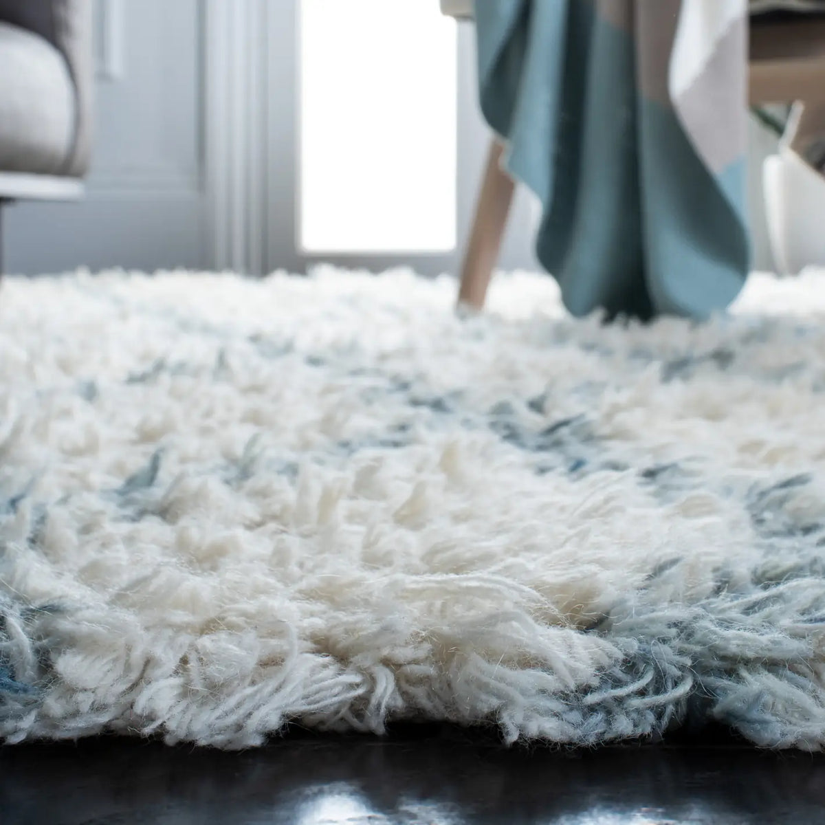 Safavieh Kenya 6'-0" x 9'-0" Rug in Ivory / Blue