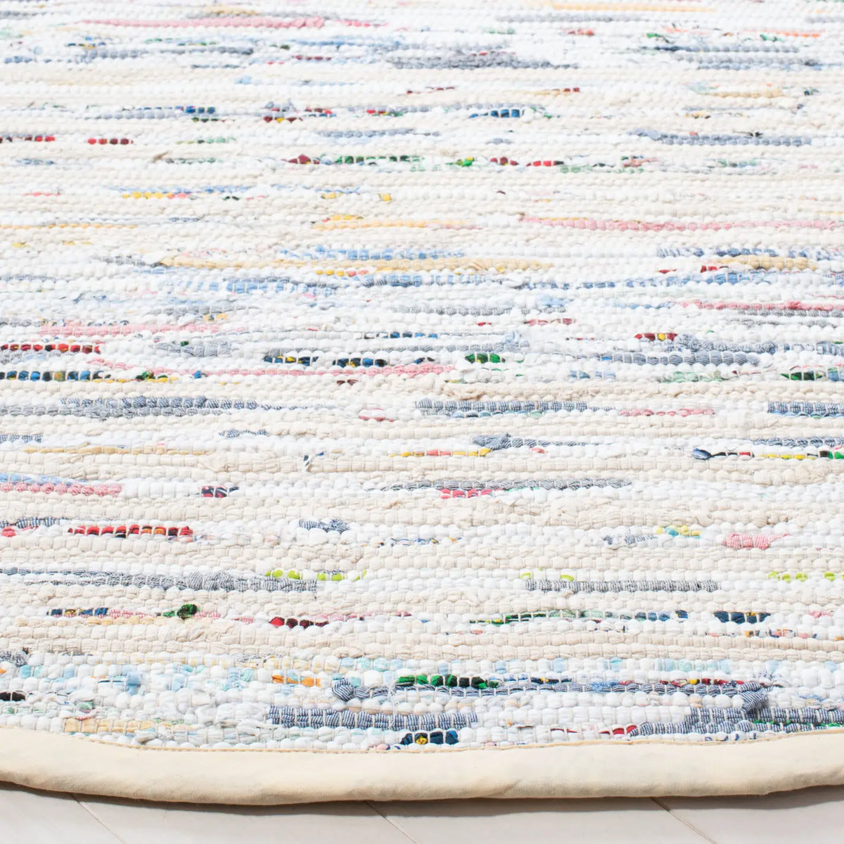 Safavieh Montauk 6'-0" x 6'-0" Rug in Beige / Ivory