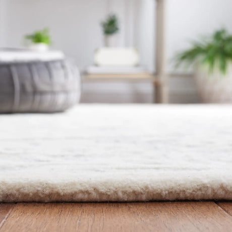 Safavieh Martha Stewart 4'-0" x 6'-0" Rug in Grey / Ivory