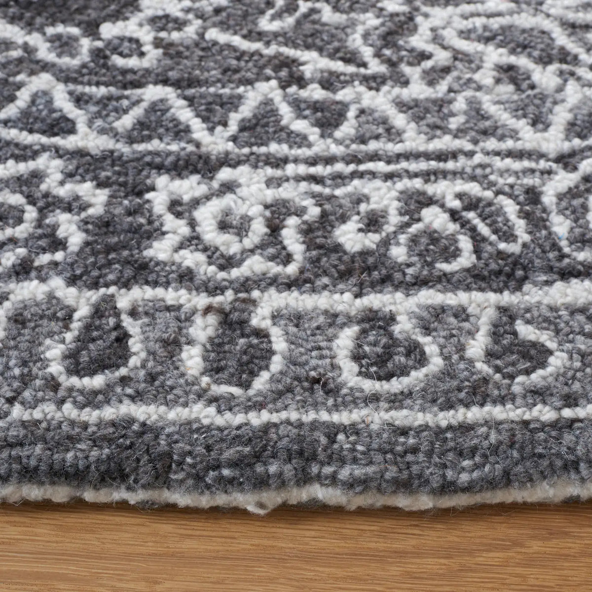 Safavieh Marquee 6'-0" x 6'-0" Rug in Black / Ivory