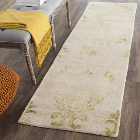 Safavieh Dip Dye 2'-3" x 6'-0" Rug in Beige / Green