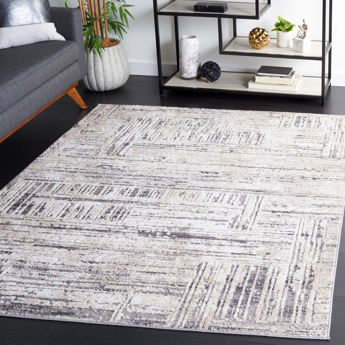 Safavieh Opal 4'-0" x 6'-0" Rug in Ivory / Dark Grey
