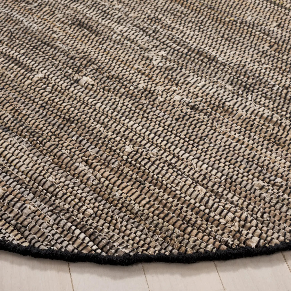 Safavieh Rag Rug 6'-0" x 6'-0" Rug in Beige / Black