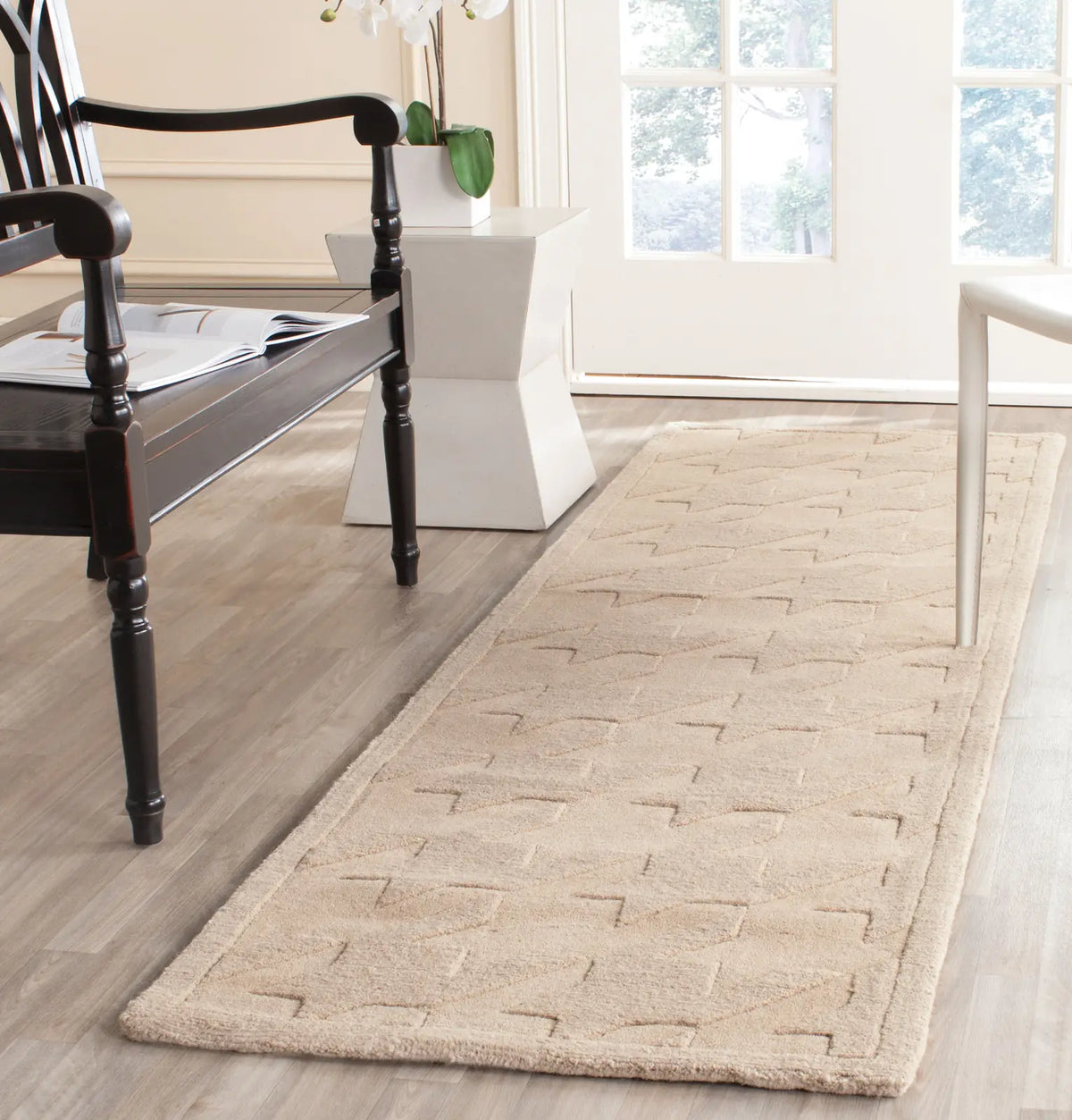 Safavieh Impressions 2'-3" x 8'-0" Rug in Creme