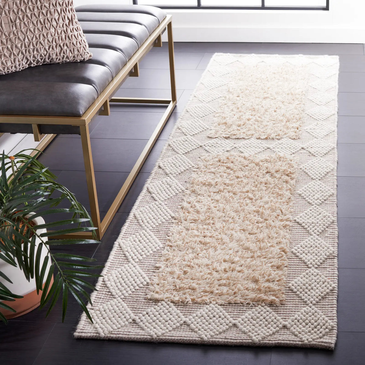 Safavieh Natura 2'-3" x 8'-0" Rug in Beige / Ivory