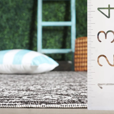 Safavieh Courtyard 5'-3" x 7'-7" Rug in Black / Light Grey