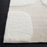 Safavieh Manhattan 4'-0" x 6'-0" Rug in Ivory / Beige