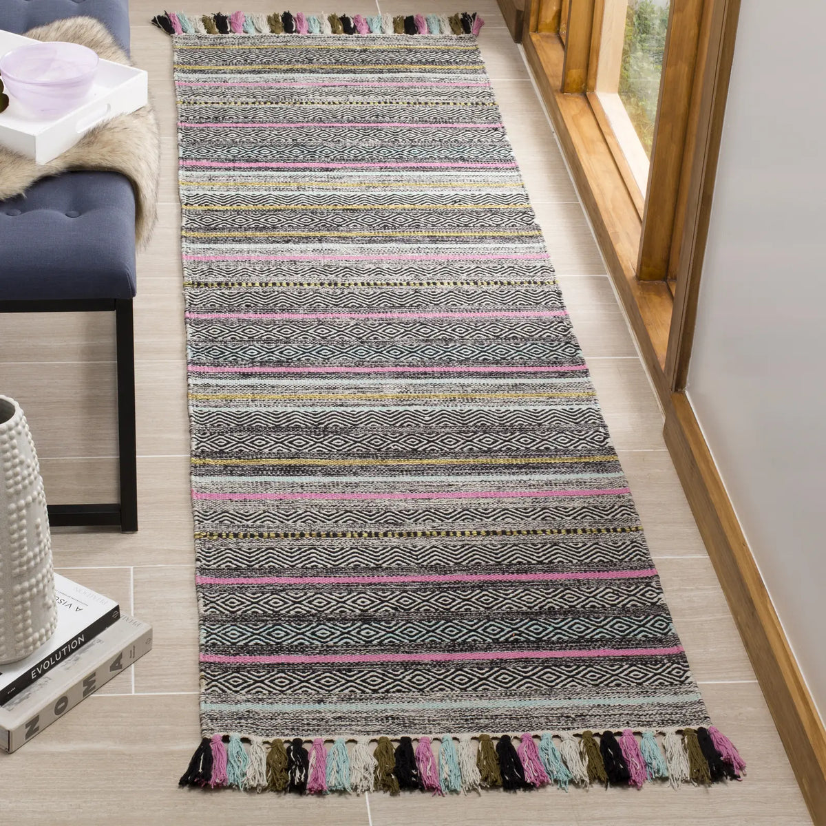 Safavieh Montauk 2'-3" x 8'-0" Rug in Black / Multi