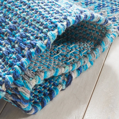 Safavieh Montauk 4'-0" x 6'-0" Rug in Grey / Blue