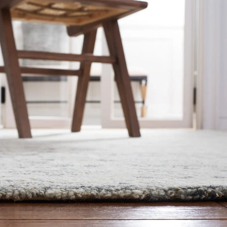 Safavieh Roslyn 4'-0" x 6'-0" Rug in Grey / Ivory