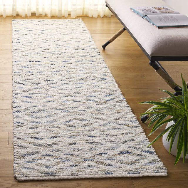 Safavieh Natura 2'-3" x 8'-0" Rug in Blue / Ivory